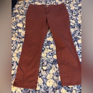 Lee Essential Chino in Rich Burgundy